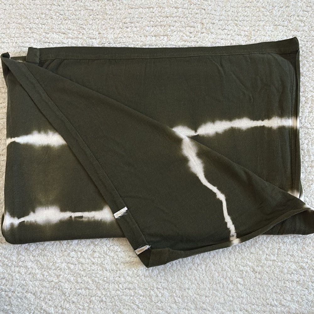 MICHAEL KORS TIE- DYE OLIVE GREEN AND WHITE SCARF - Picture 7 of 15